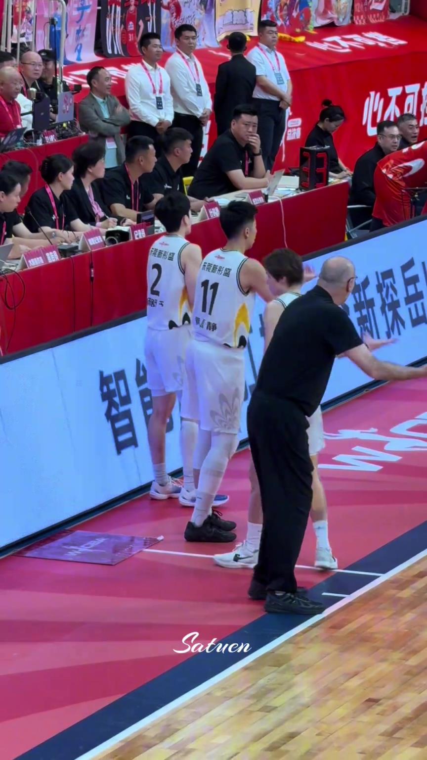 無奈的一家三口！絕望的教練，氣瘋了的皮總！