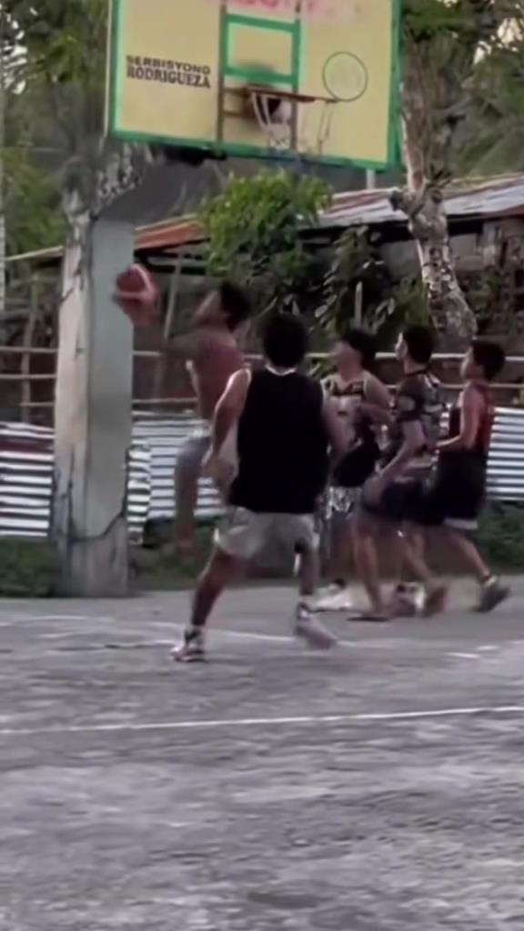 我都準(zhǔn)備好嘲笑他了，結(jié)果被他帥到了