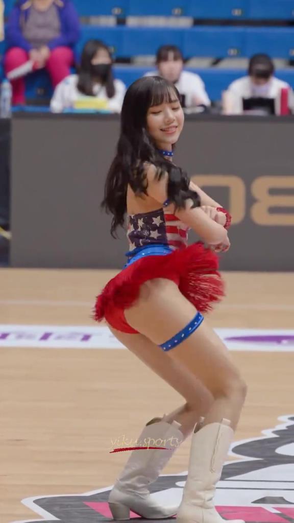 最好的啦啦隊(duì)小姐姐！自信，健康充滿(mǎn)活力！