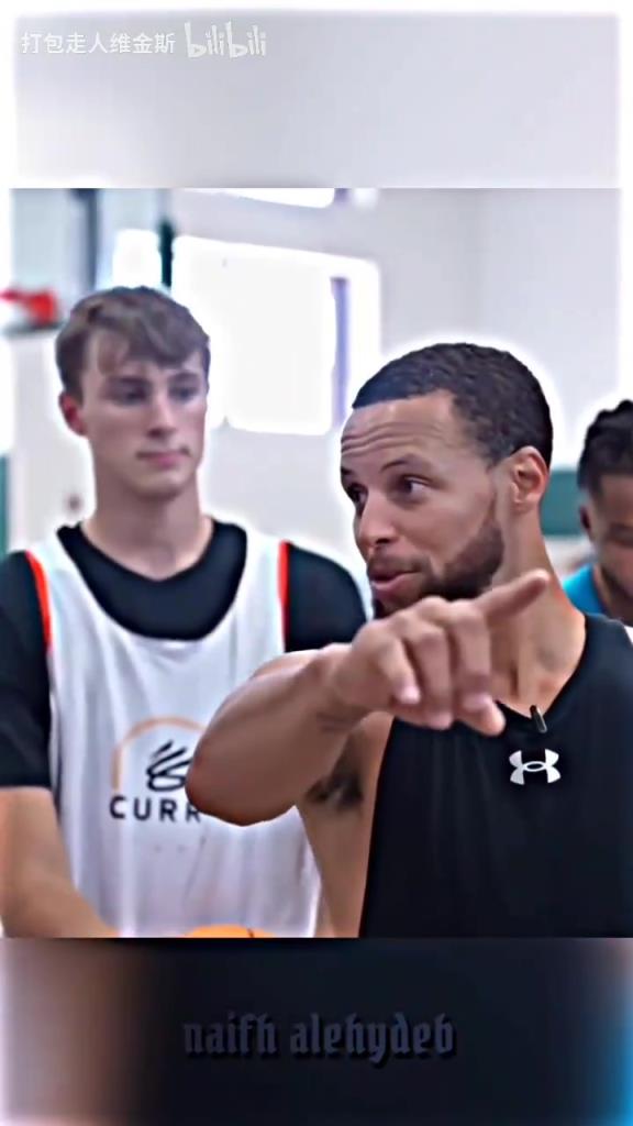 庫里：其實這個暴扣是我教的！當弗拉格出現在庫里的訓練營！