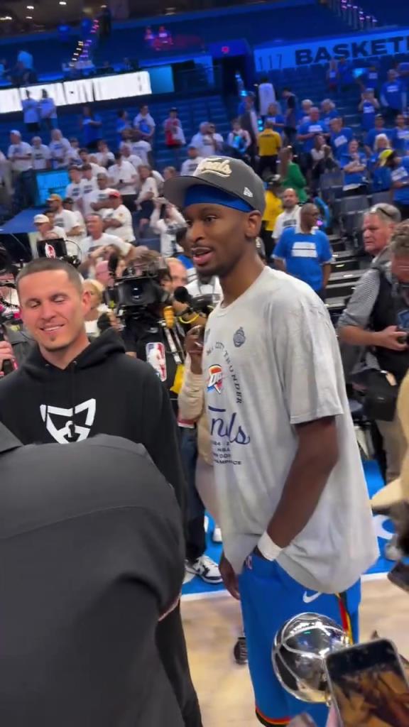 道理我都懂，但是為什么亞歷山大拿到MVP之后要掏襠